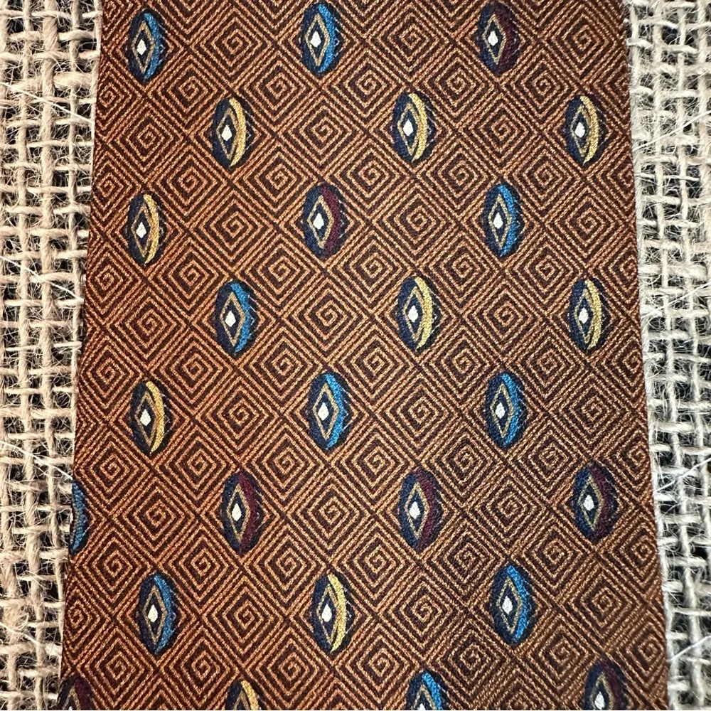 Echo 100% Silk Brown & Carmel Tie with oval‎ design of blue cream & burgundy NWT